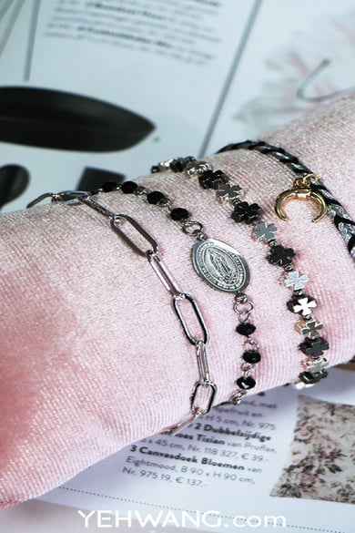 bracelet stuck in chains  chapado en  h5 Imagen2